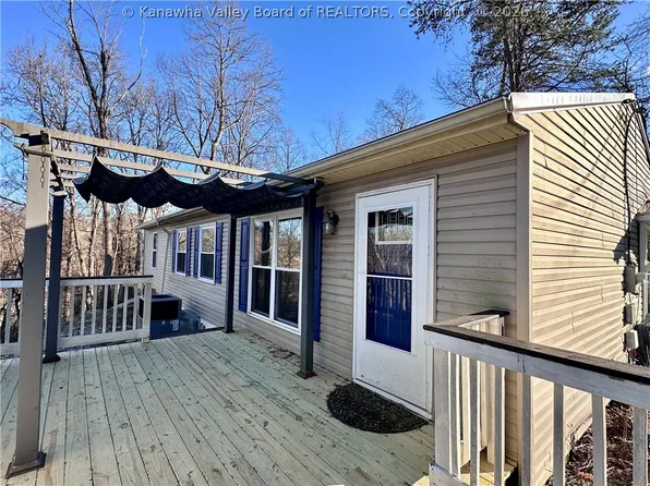 322 Grandview Dr, Hurricane, WV 25526