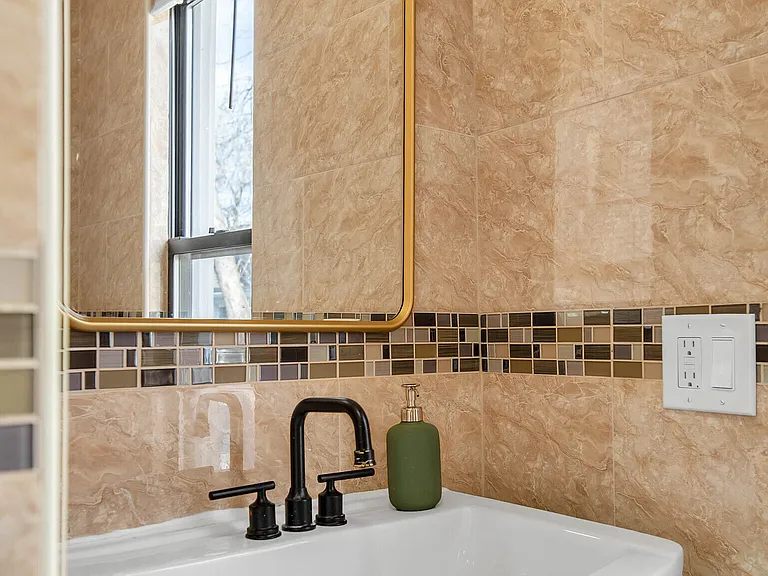 31 Canner St #2 — Photo 8