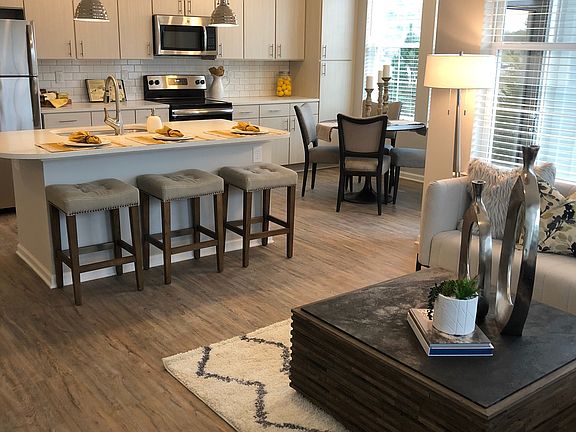3rd image of 1065 Manhattan Blvd APT 1121
