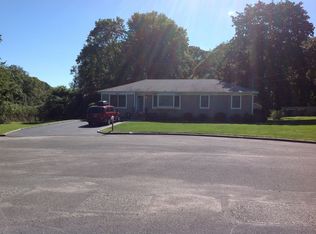 12 Areskonk Ln, Center Moriches, NY 11934