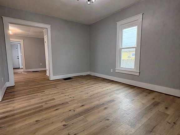 5th image of 1045 N Osburn Ave