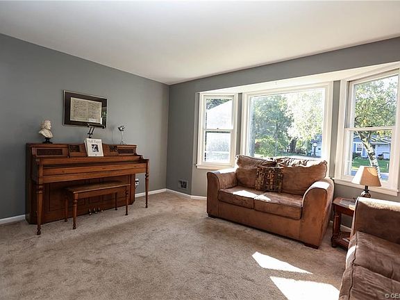 5th image of 10 Cedarhurst Dr