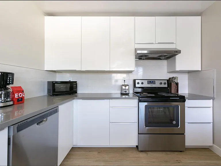 141 Wilton Dr #3 — Photo 14
