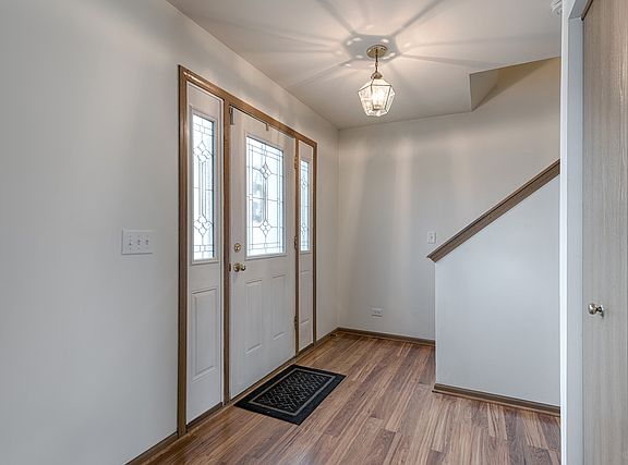 4th image of 610 Spicebush Ln