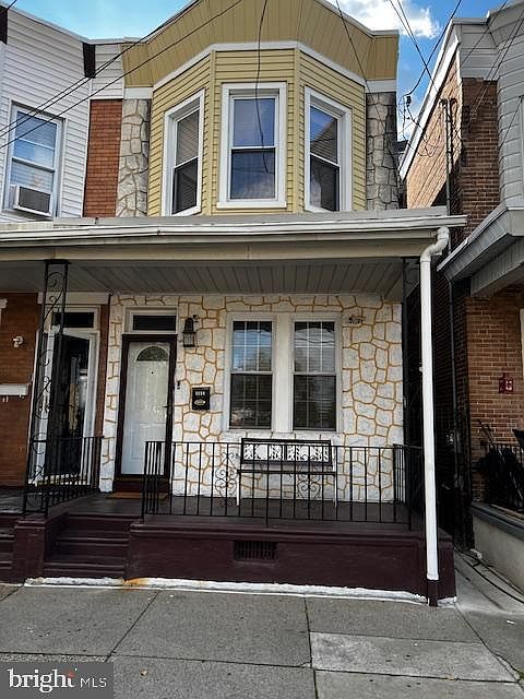 2nd image of 1138 Everett St