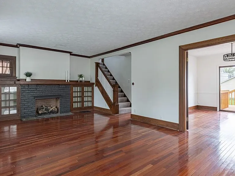 9 Wiltshire Blvd — Photo 2