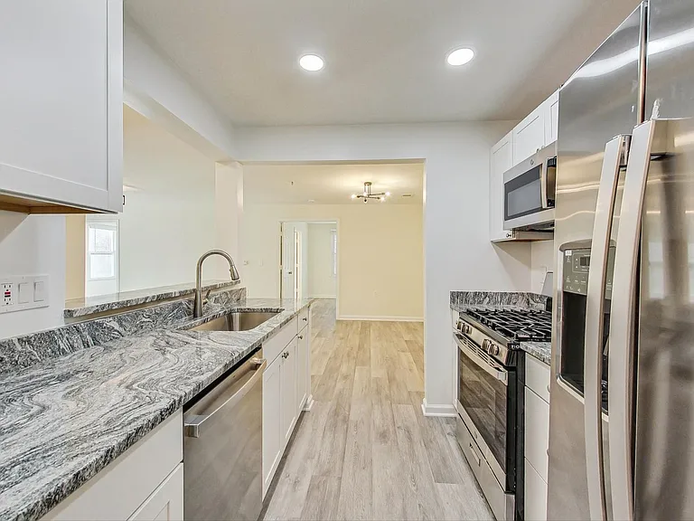 15300 Diamond Cove Ter #4 — Photo 3