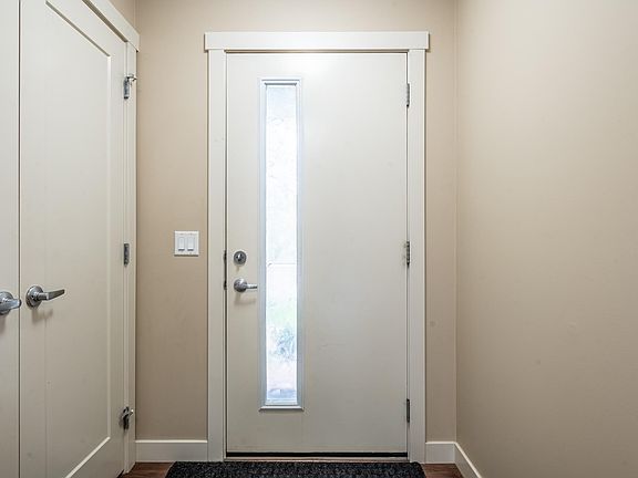 4th image of 2312 Casey Cres SW