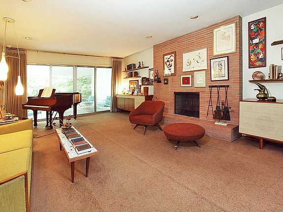 Large Sunny Home in Prime Fox Meadow Location