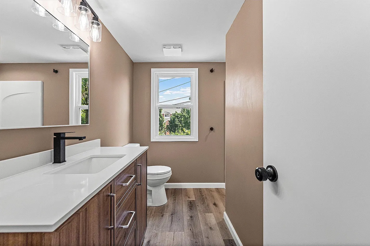 1 bed, 1200 sqft, $990 — Photo 2
