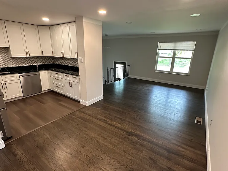 1215 Willow View Dr — Photo 2