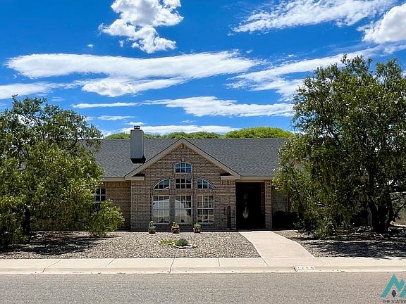 2nd image of 1206 Saunders Dr