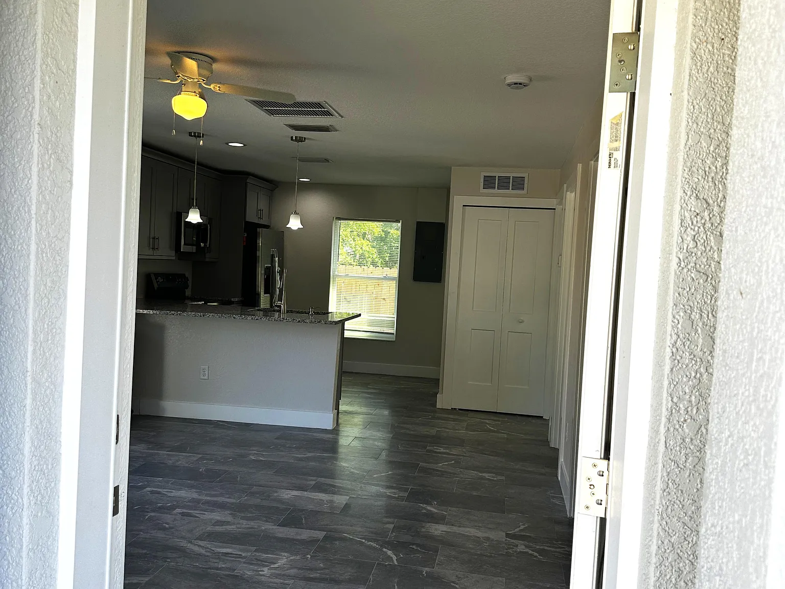 2 bed, 750 sqft, $2,050 — Photo 4