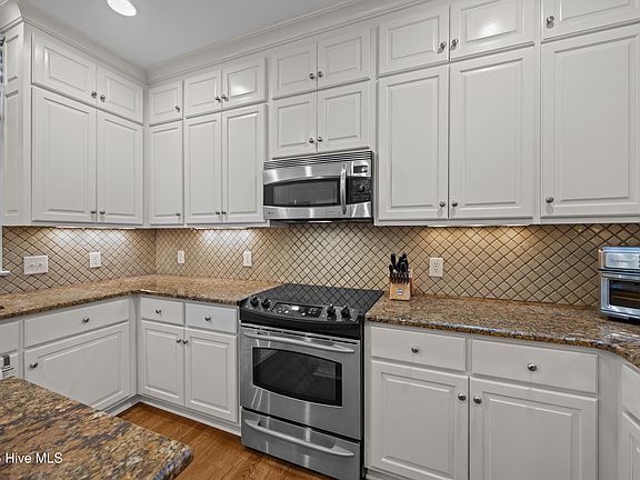 4th image of 900 Chesapeake Place
