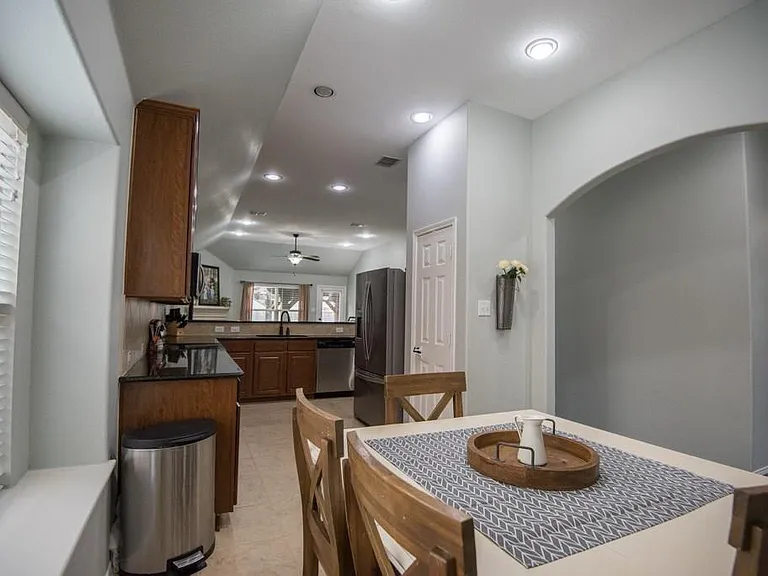 809 Hardwood Dr — Photo 9