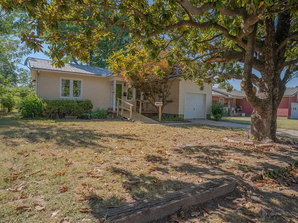 1421 Lucas Pl, Miami, OK 74354