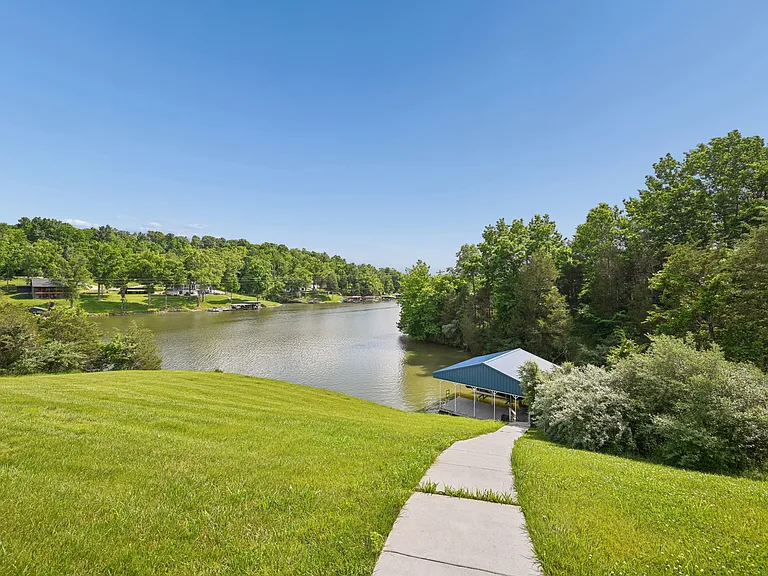 135 Harbour Pointe Dr — Photo 45