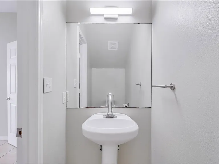 15513 Palmira Ave #B — Photo 17