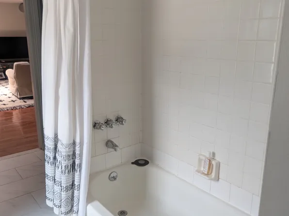 1734 Spruce St APT 4F, Philadelphia, PA 19103
