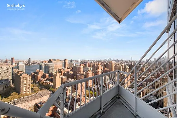 Rented by Sotheby's International Realty | media 25