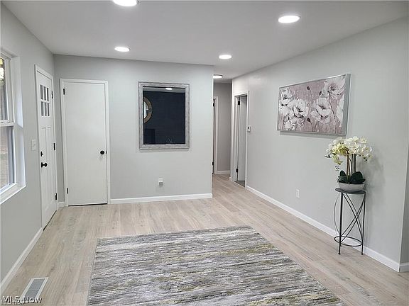 5th image of 3116 Ridgehill Ave