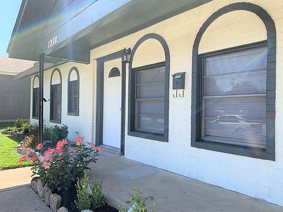 4th image of 1228 Airline Dr