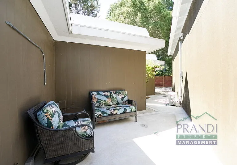 137 Maestro Rd — Photo 18