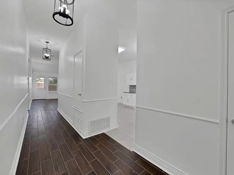 1002 Manassas Dr — Photo 9