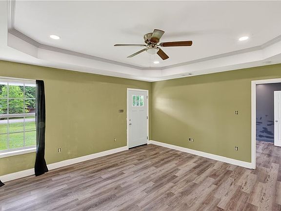 4th image of 1014 Webb St