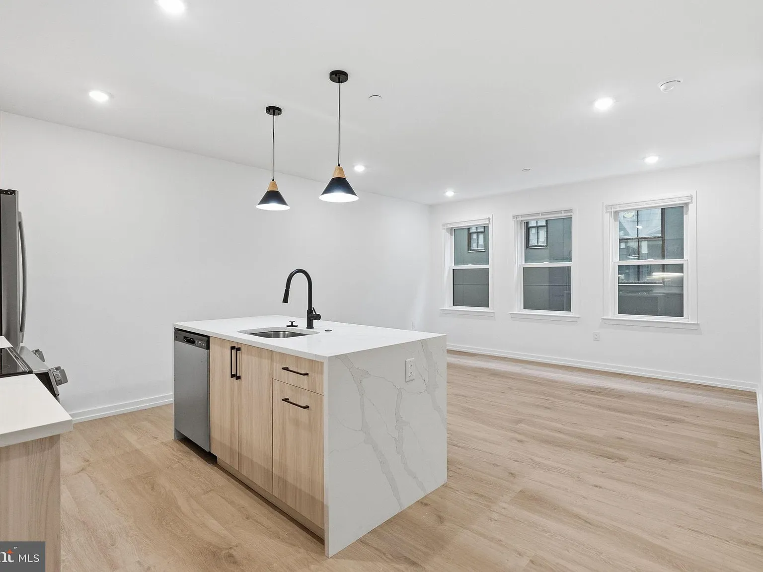 1 bed, 1.0 bath, 635 sqft, $1,900 — Photo 4