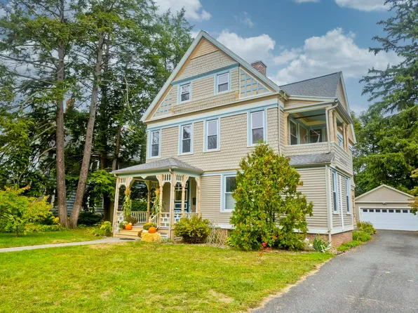 40 Fairfield Ave, Holyoke, MA 01040