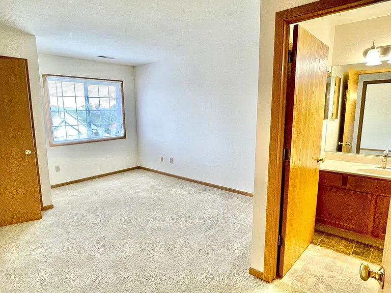 Stone Creek Apartments — Photo 31