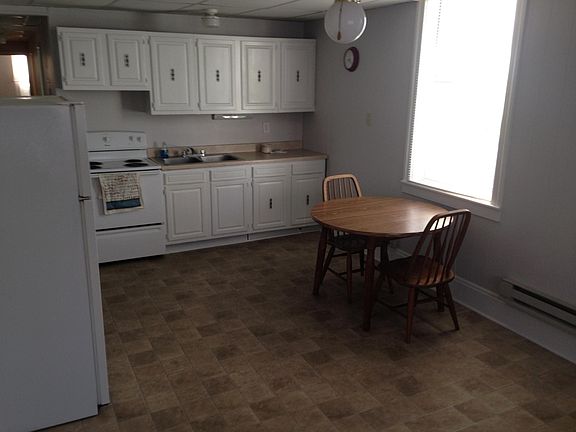 2nd image of 337 S Poplar St