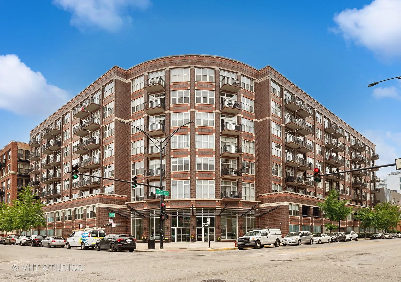 1000 W Adams St — Photo 1