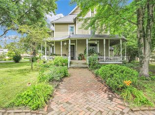 300 E Pinzon St, Tuscola, IL 61953