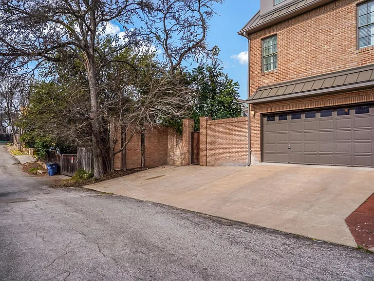 3705 Gilbert St #2 — Photo 35