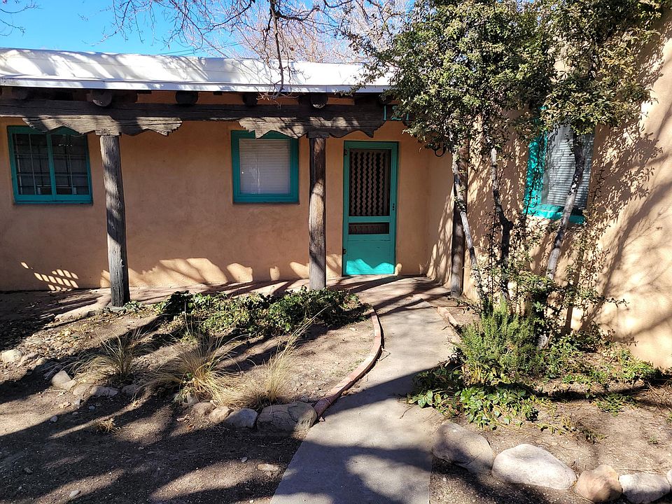 1st image of 121 Laguna Blvd NW