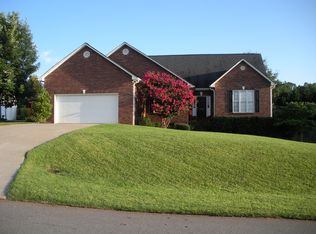 4983 Old River Dr, Hickory, NC 28602