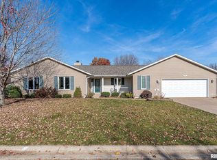 708 9th St, Durant, IA 52747