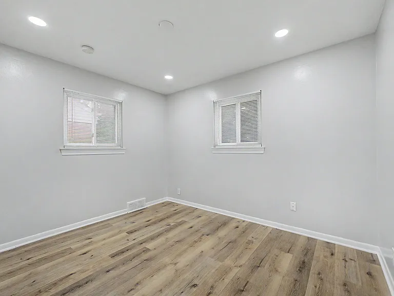 24315 Currier St — Photo 15