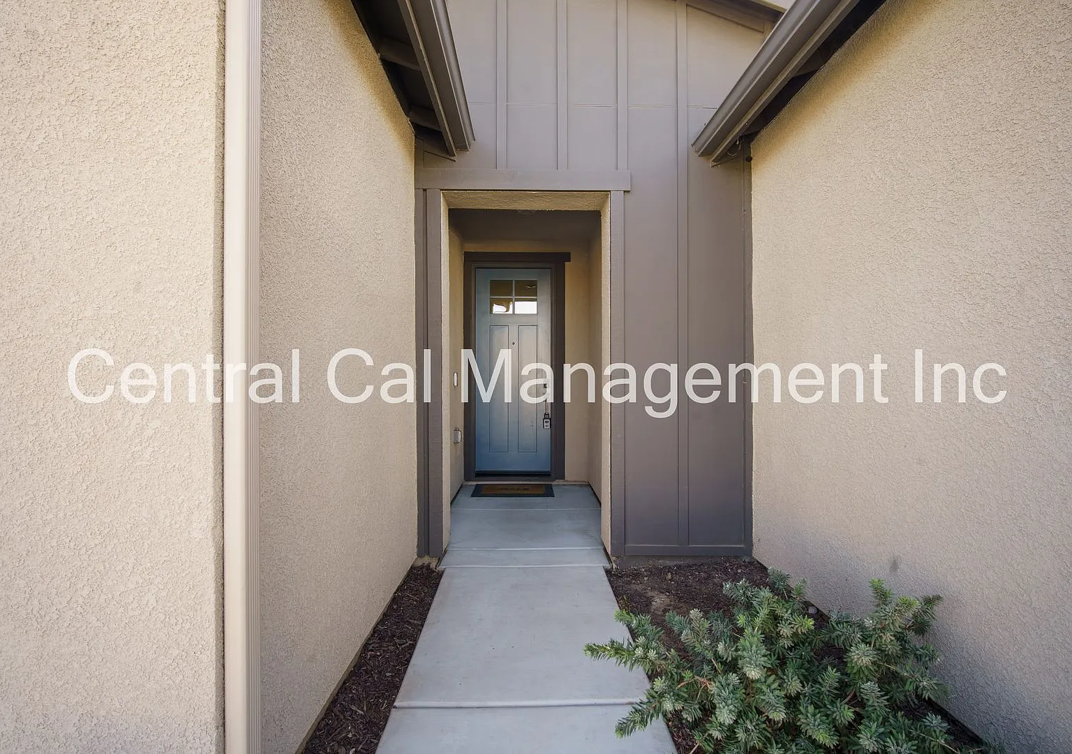 4 Bedroom/2 Bath Home with Solar in the Southwest - $2595 Per Month! — Photo 4
