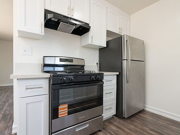 5th image of 4001 33rd St Unit 4