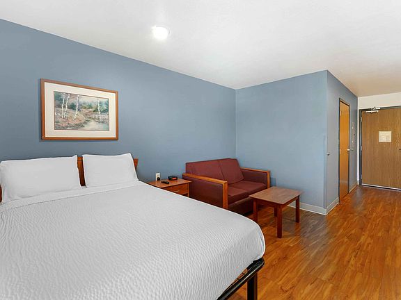 Deluxe Studio - 1 Full Bed