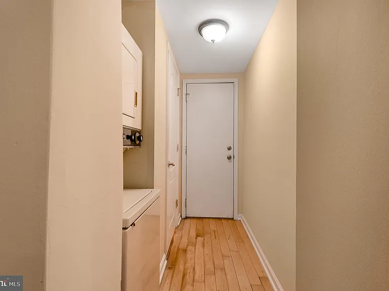 1123 W Lombard St — Photo 20