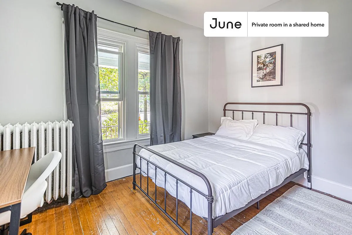 1214 Michigan Ave NE #C photo 1