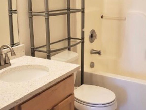 4th image of 610 11th Ave Unit A