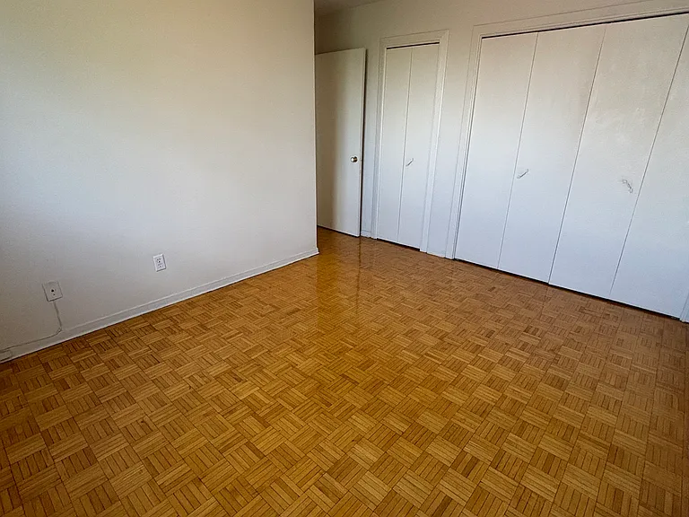 27 Henderson Ave — Photo 11