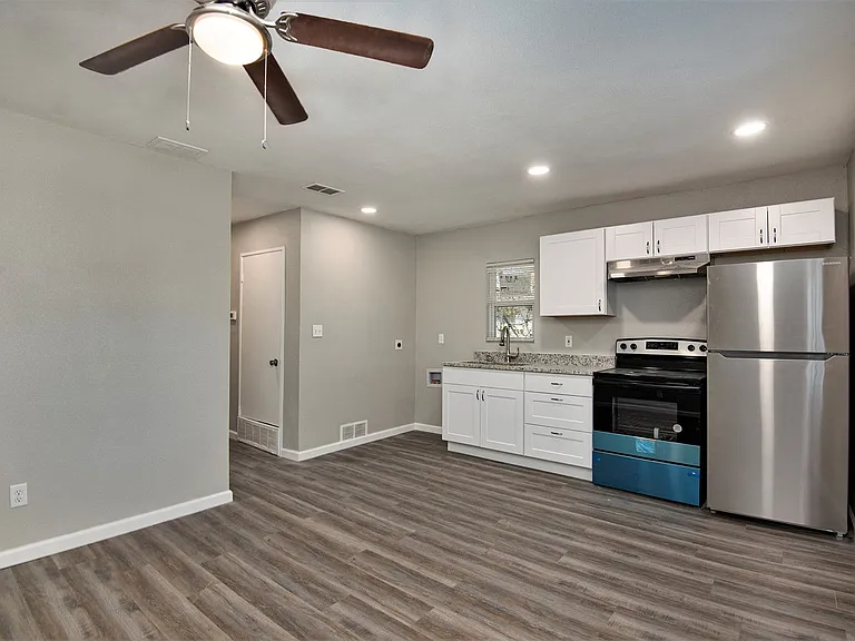 408 Dawson Cir #B — Photo 9
