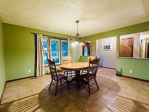 3rd image of 428 Garden Ct