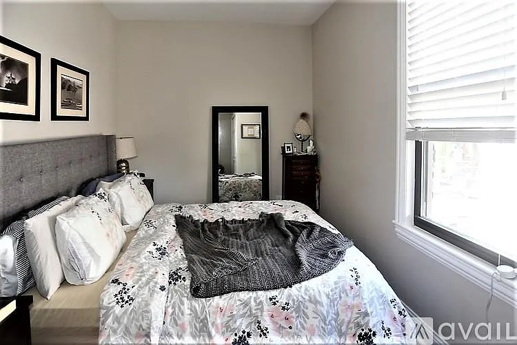 2019 N Hoyne Ave #2R — Photo 9